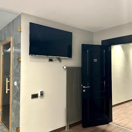 Loft Spa Luex Sauna & Kuevet Apartment *