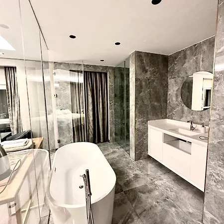 Loft Spa Luex Sauna & Kuevet Apartment *